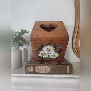 Vintage Hand Made Wooden Daisy Tissue Box Holder 6"X6"